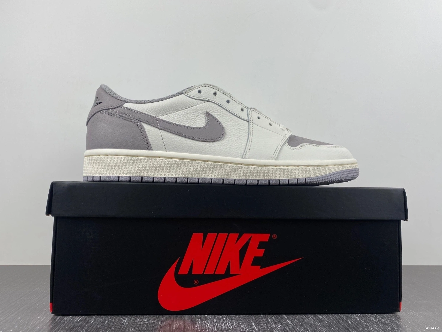 Air OG Jordan CZ0790-101 Low 1 Grey Atmosphere 0914